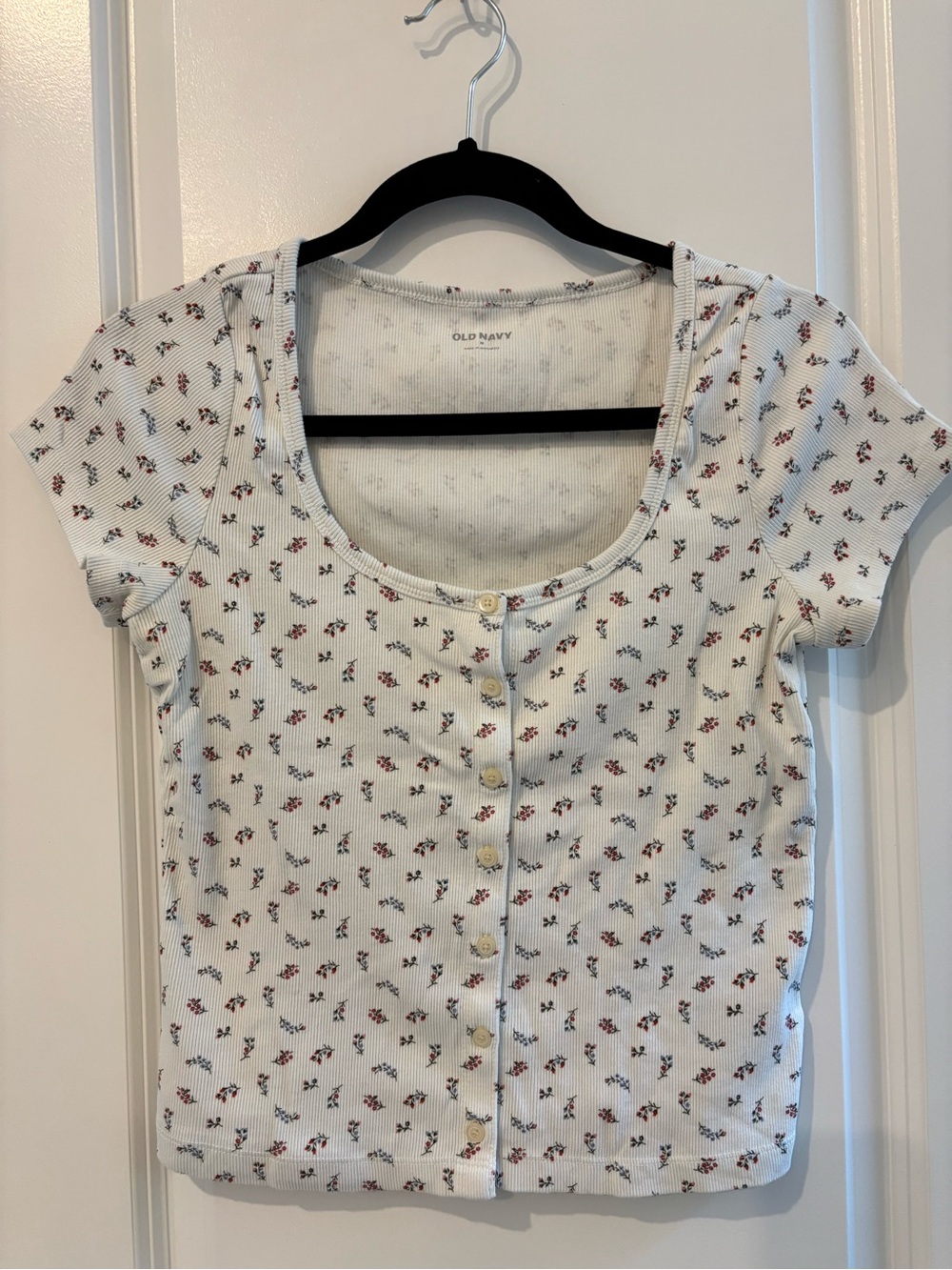 Old Navy Rib-Knit Button Down Top in White Floral
